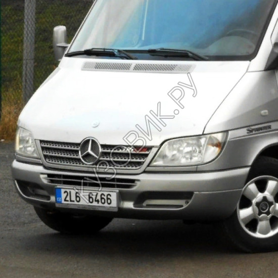 Передний бампер серый в цвет кузова Mercedes Sprinter (2000-2006)